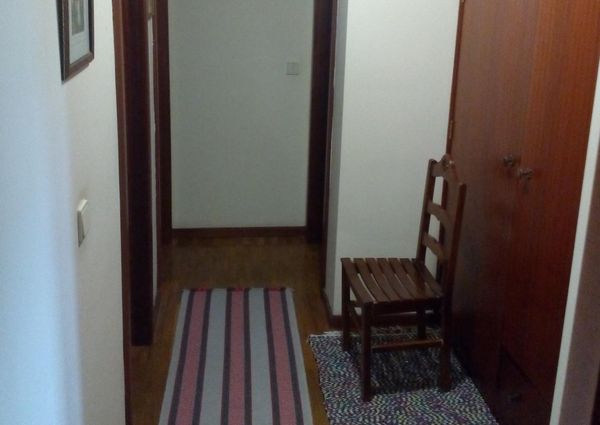 Quarto individual a rapaz Estudante junto a Universidade