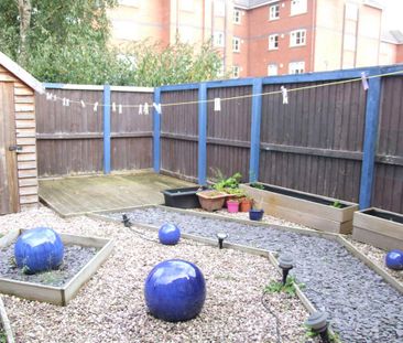 2 bedroom mews to rent - Photo 6