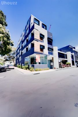 Large 1 Bedroom with Balcony - Photo 1