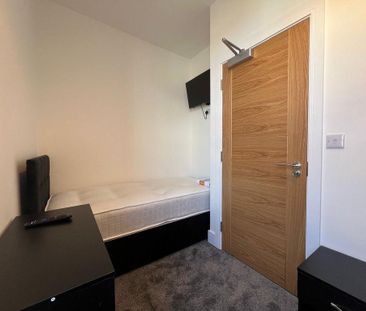 1 bedroom in a flat share to rent - Photo 5