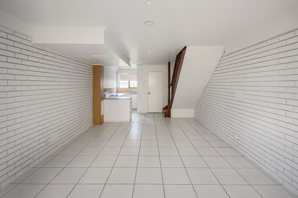 Charming 2 Bedroom Unit in the Heart of Bongaree! - Photo 1