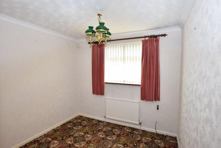 4 bedroom detached house to rent - Photo 2