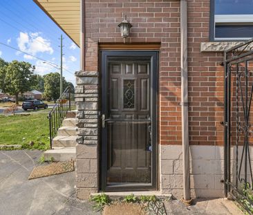 For Lease - 368 Upper Kenilworth Avenue, Hamilton, Ontario - Photo 1