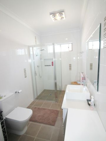 Ideal Family Home - Photo 4