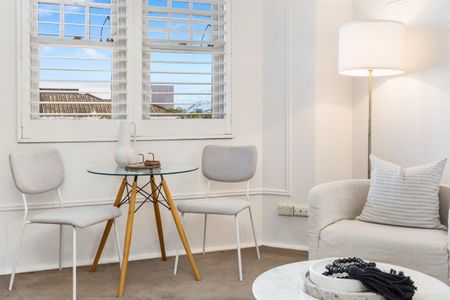 Art Deco Elegance Reinvented - A Stylish Village Sanctuary - Photo 5