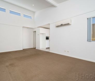 Charming Family Home - Photo 1