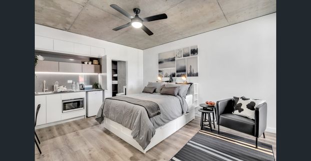 Near New Fully Furnished Studio Apartment, Security Building in Great Convenient Location, All Bills Included Free! - Photo 1