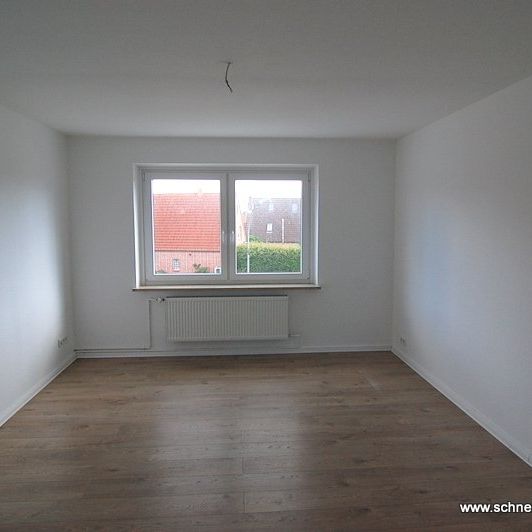 Geräumige 2-Zimmer-1.OG-Wohnung mit Wohnküche und Balkon - Foto 1