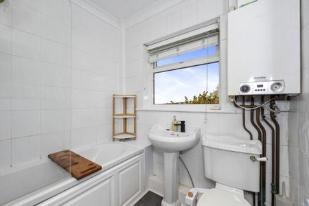 3 Bed Terraced House, Bevendean Crescent, BN2 - Photo 5