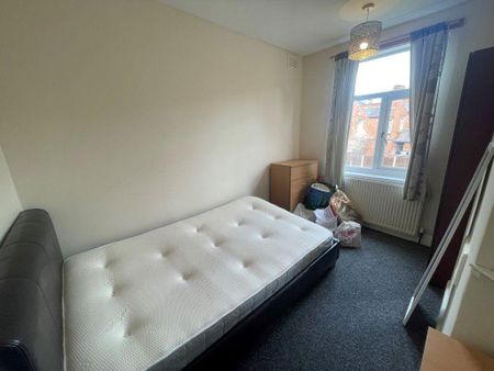 4 bedroom terraced house to rent - Photo 3