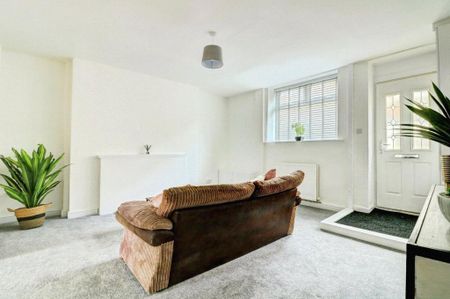 2 bedroom terraced house to rent - Photo 2