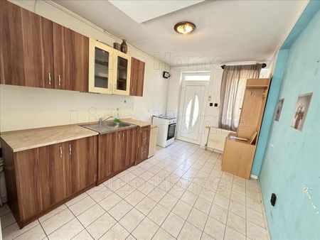 Kiadó átlagos állapotú lakás - Győr - Fotó 2