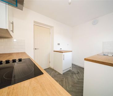 3 bedroom end of terrace house to rent - Photo 2