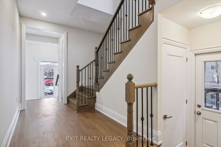 Condo Townhouse For Lease | N7324554 - Photo 4