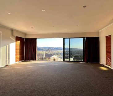Spacious Family Home with Stunning Valley Views - Photo 5