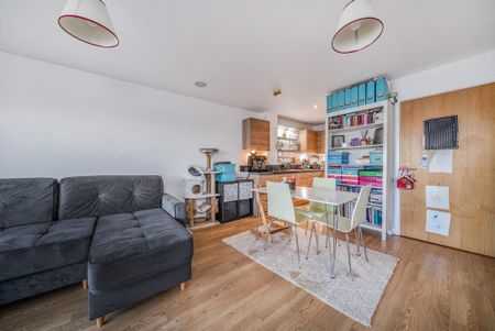 2 bedroom flat to rent - Photo 2