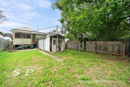 Spacious three bedroom house - Photo 4