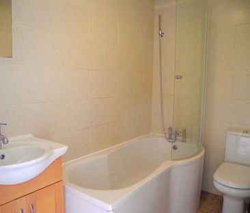 3 bedroom semi-detached house to rent - Photo 6