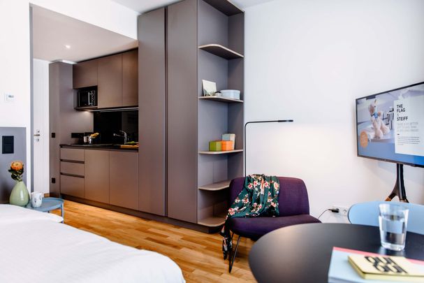 Apartment in Schmied-Kochel-Straße, München - Photo 1