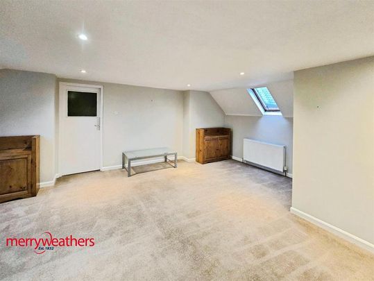 4 bedroom flat to rent - Photo 1