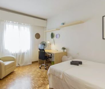 Room in a shared 4-bedroom apartment for rent in Castilla, professi... - Photo 5