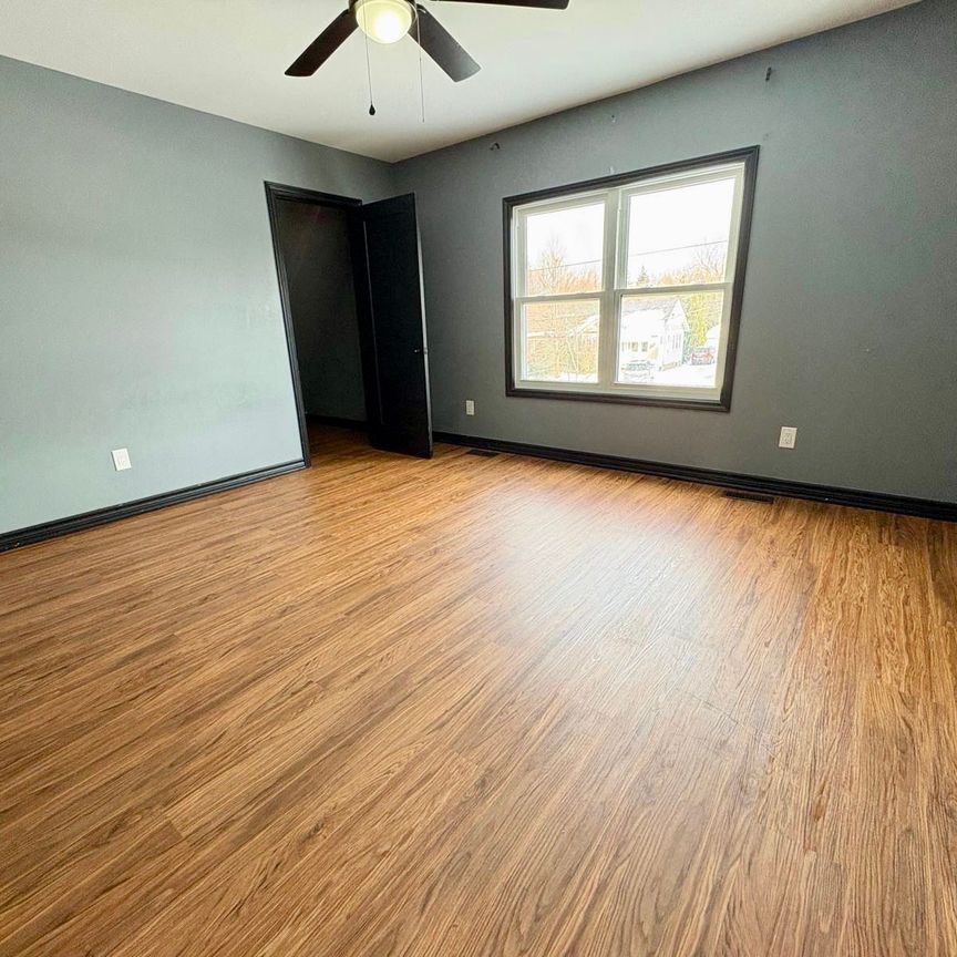 For Lease - 5815 Dorchester Road, Niagara Falls, Ontario - Photo 1