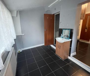 1 bedroom in a flat share to rent - Photo 5