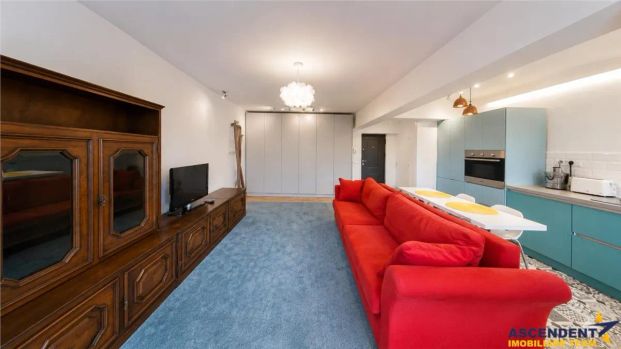 Decomandat si renovat, cu vedere spre gradina, Centrul Civic, Brasov - Fotografie 1