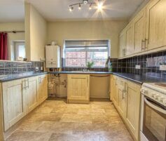 2 BEDROOM Flat - Photo 6