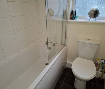 1 bedroom in a house share to rent - Photo 6