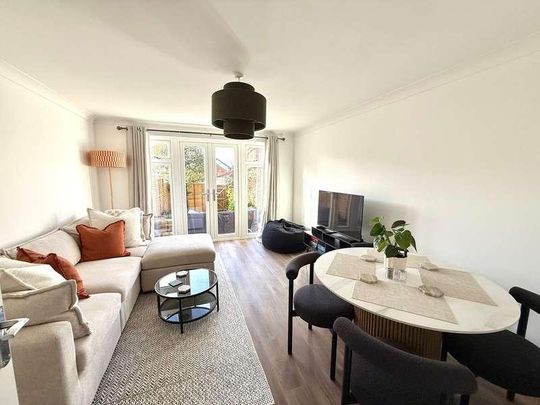 Staffordshire Croft, Warfield, Bracknell, RG42 - Photo 1