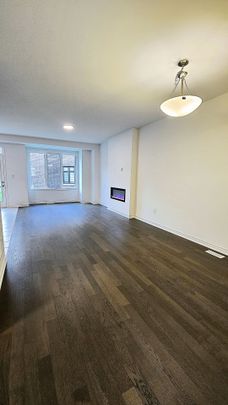 For Lease - 3163 MEADOWRIDGE Drive, Oakville, Ontario - Photo 1