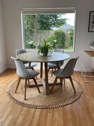 Fully Furnished, Newly Renovated 3 Bedroom - Photo 3