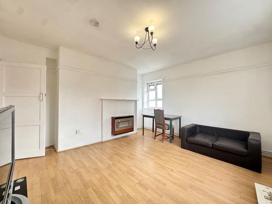 3 bedroom flat to rent - Photo 1