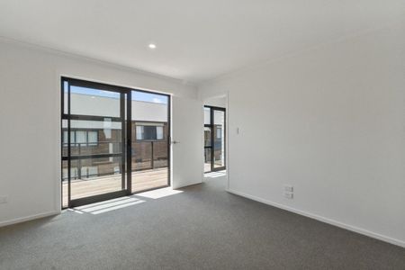 Stylish Townhouse - Photo 5