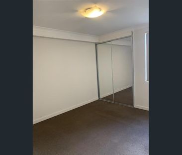 Modern Two-Bedroom Apartment in a Prime Convenient!! - Photo 2