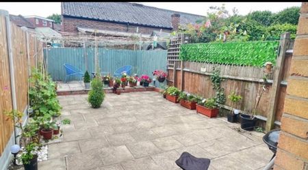 Room in a Shared House, Coronation Road, E13 - Photo 5