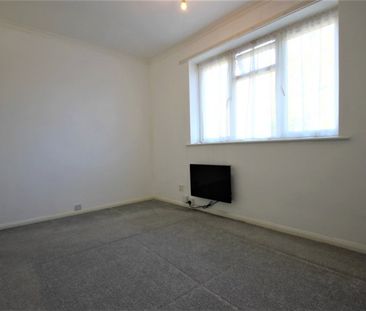 Fairlawn Close, Feltham,TW13 - Photo 5