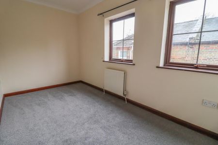 2 bedroom semi-detached house to rent - Photo 3