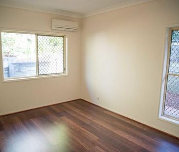 29 Gretna Street, Mansfield, QLD 4122 - Photo 5