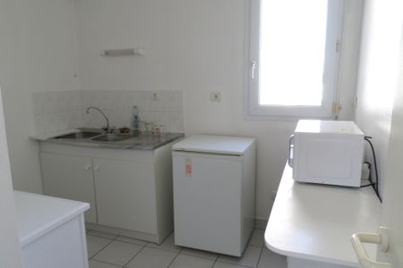 A LOUER APPT. T.2 MEUBLE PROCHE GARE - Photo 4