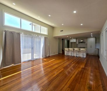 Stylish & Spacious Family Home in a Prime Campbelltown Location! - Photo 1