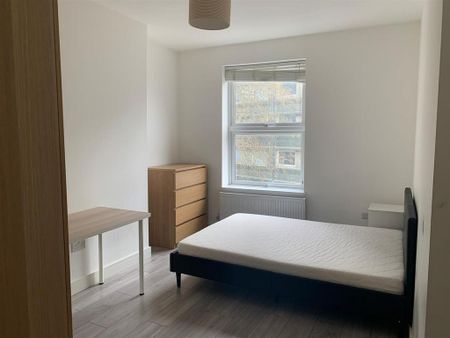 3 bedroom flat to rent - Photo 2