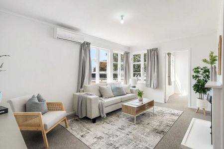 Charming standalone 3BR Onehunga Haven w/ Deck - Photo 4