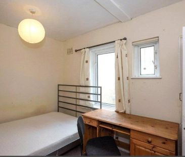 4 bedroom terraced house to rent - Photo 6