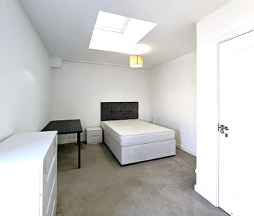 1 bedroom in a flat share to rent - Photo 4