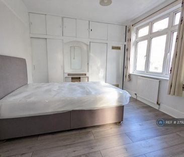 4 bedroom semi-detached house to rent - Photo 5