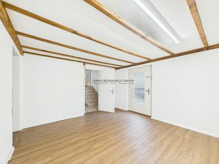 Mixed-use single-family home with commercial facilities and car elevator - Photo 2