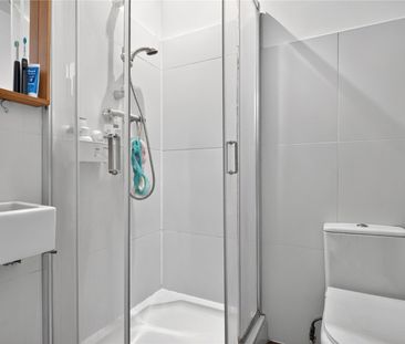 Clarence Road, London, E5 8EE - Photo 2