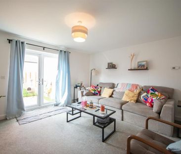 4 bedroom semi-detached house to rent - Photo 3